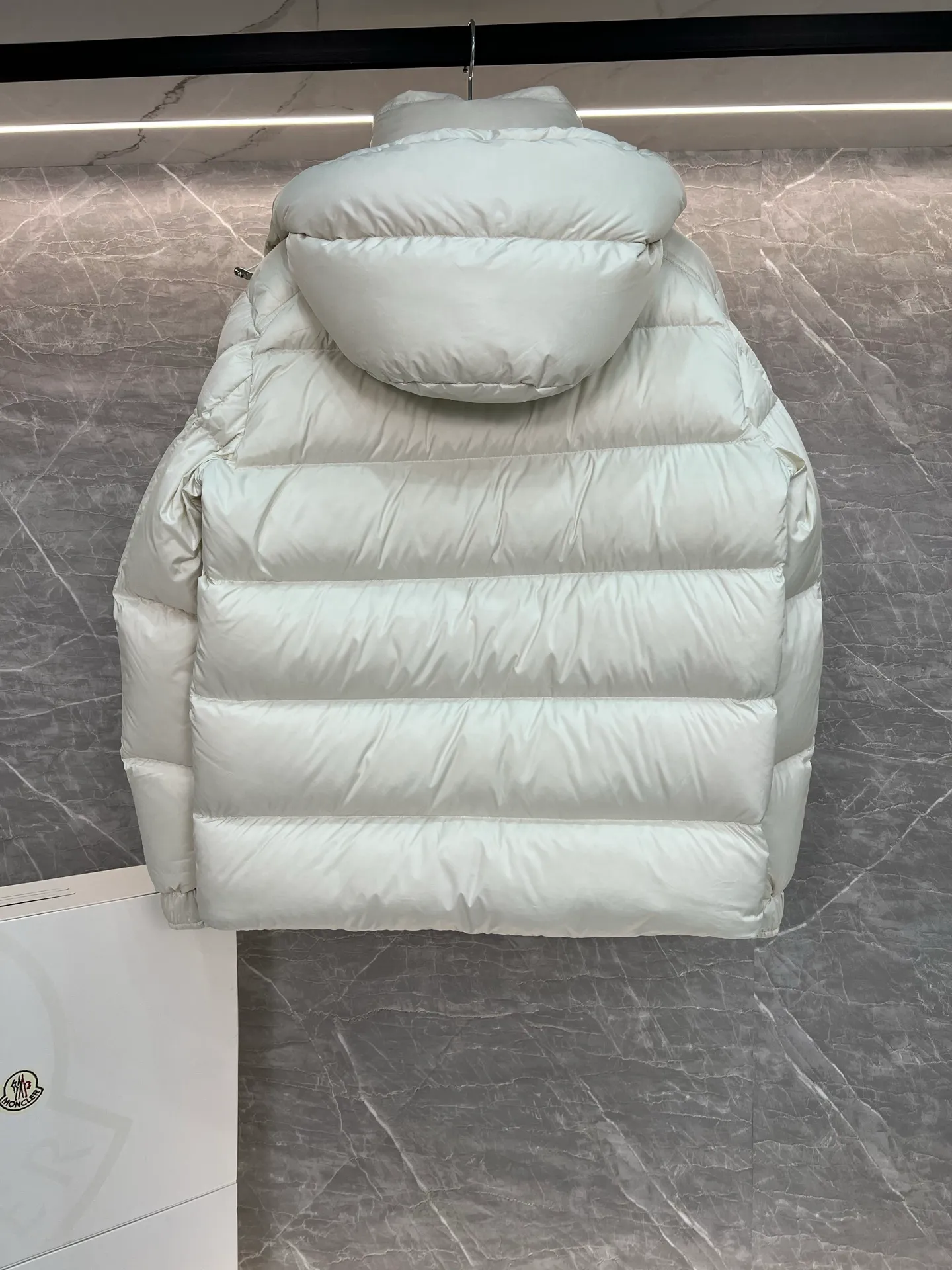Hot Sale ⬆️MonclerMaya 90 .❗️❗️❗️❗️❗️ Moncler 。 Moncler Maya 。 ， ， Moncler 。 ， ，Classic 。 Classic 。 • • • • • ， • • • Size : 1-2-3-4-5 Black、White、Pink、